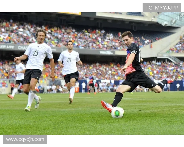 足球明星同款海报大揭秘让你轻松拥有偶像风范与时尚魅力